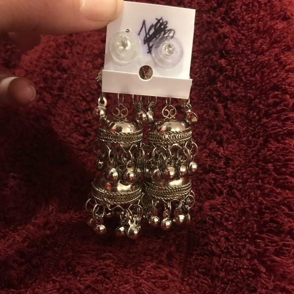 Unique Dazzling Earrings - Picture 3 of 5